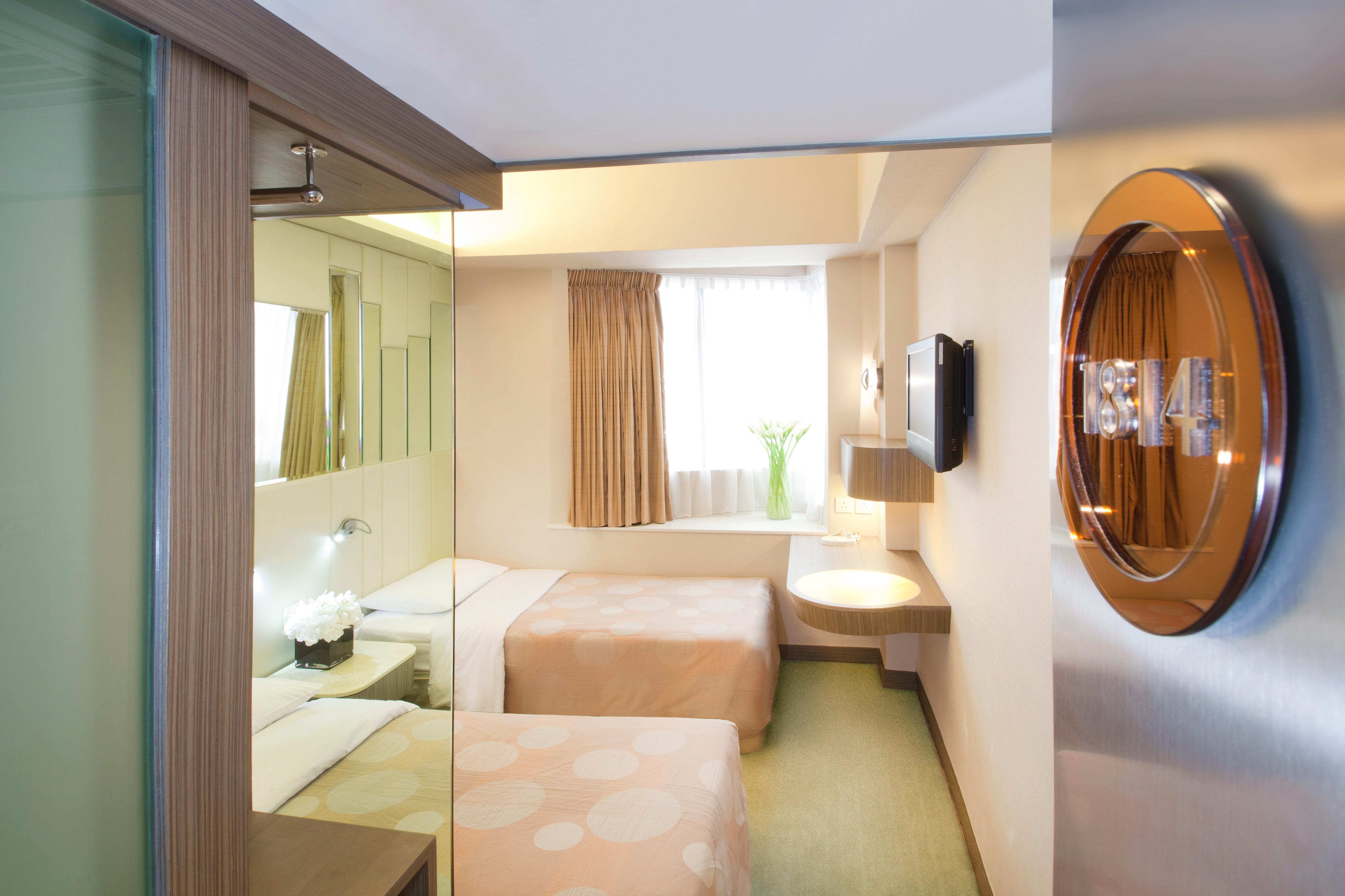 Silka Seaview Hotel Хонконг Екстериор снимка