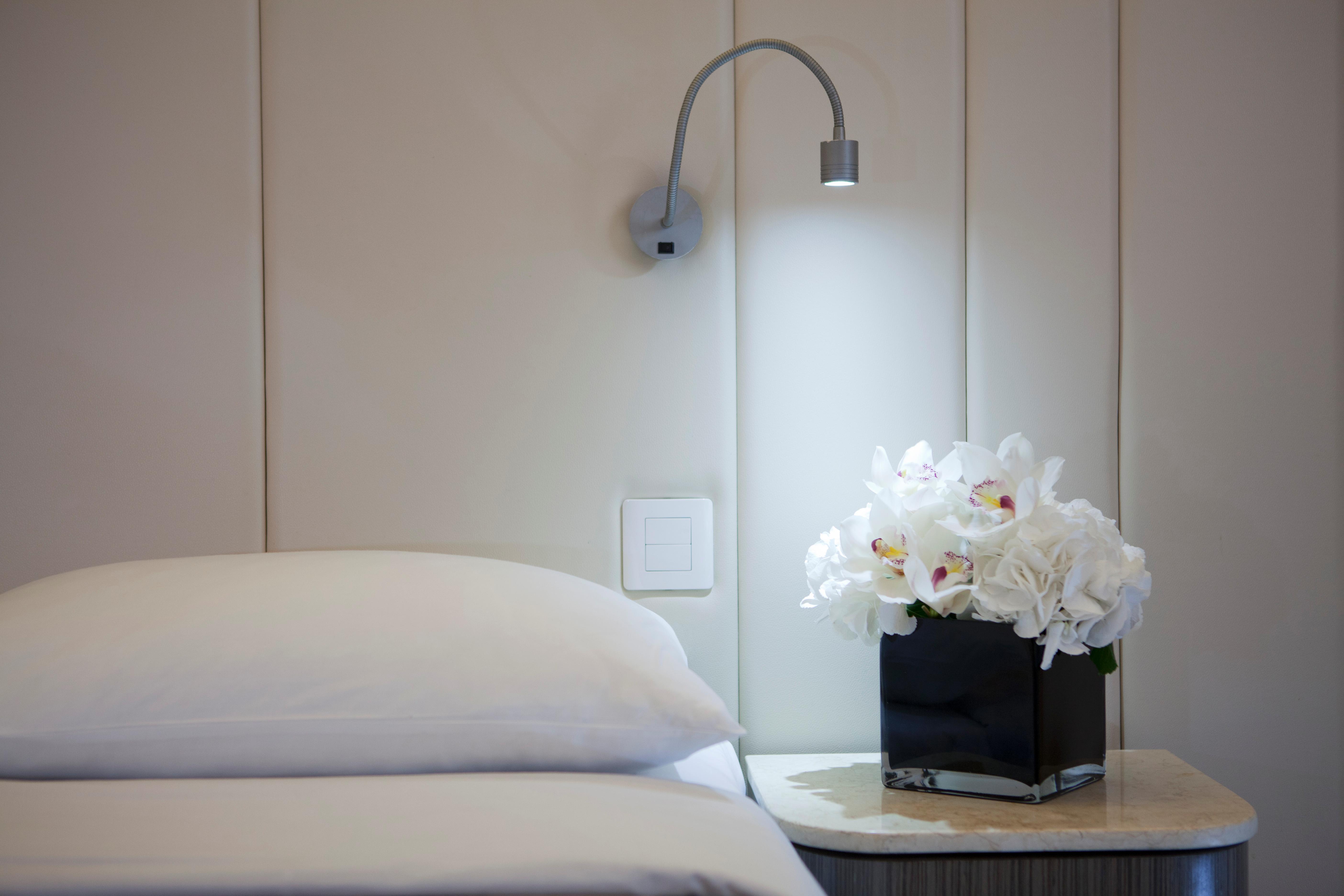 Silka Seaview Hotel Хонконг Екстериор снимка