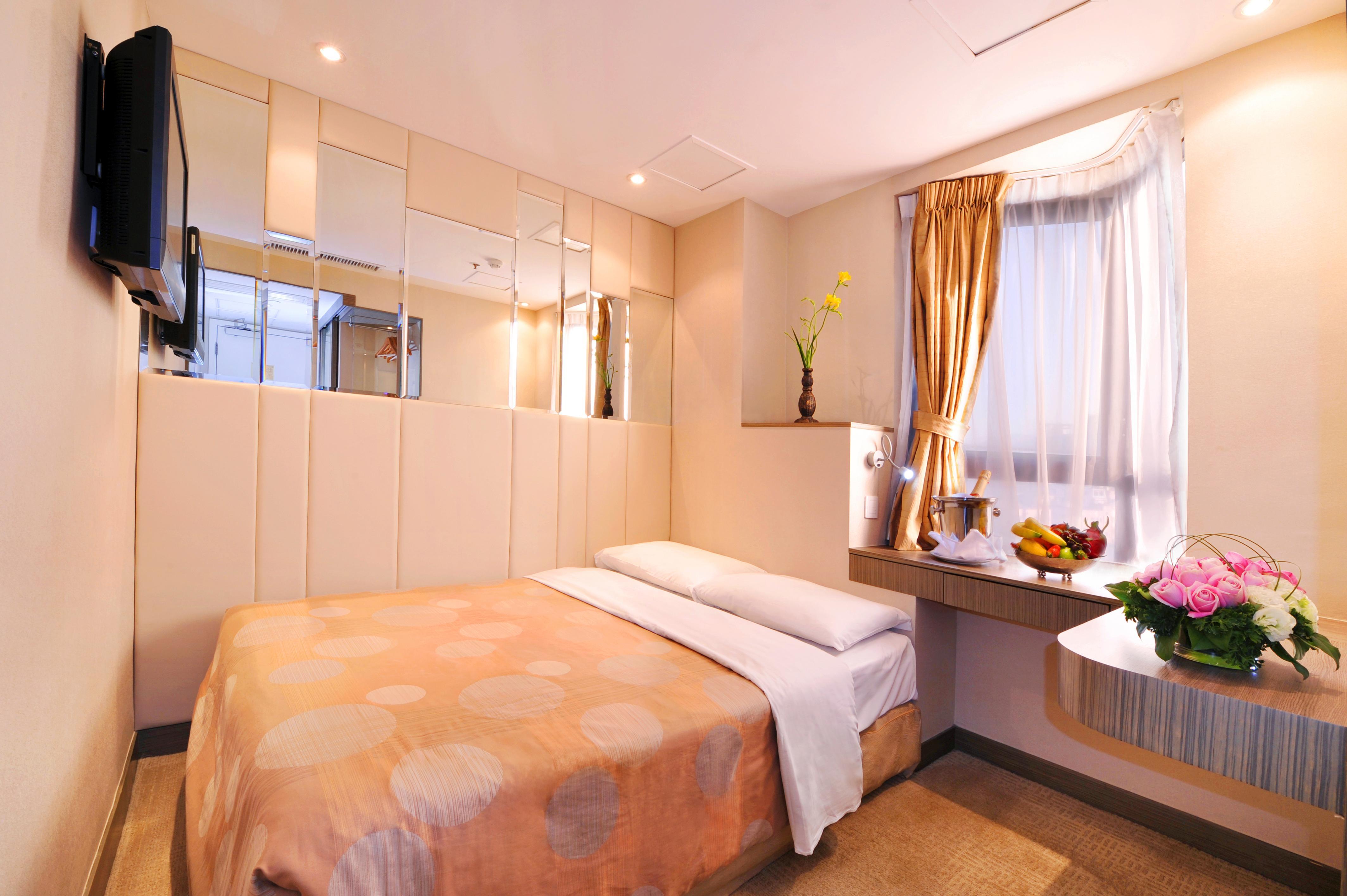 Silka Seaview Hotel Хонконг Екстериор снимка