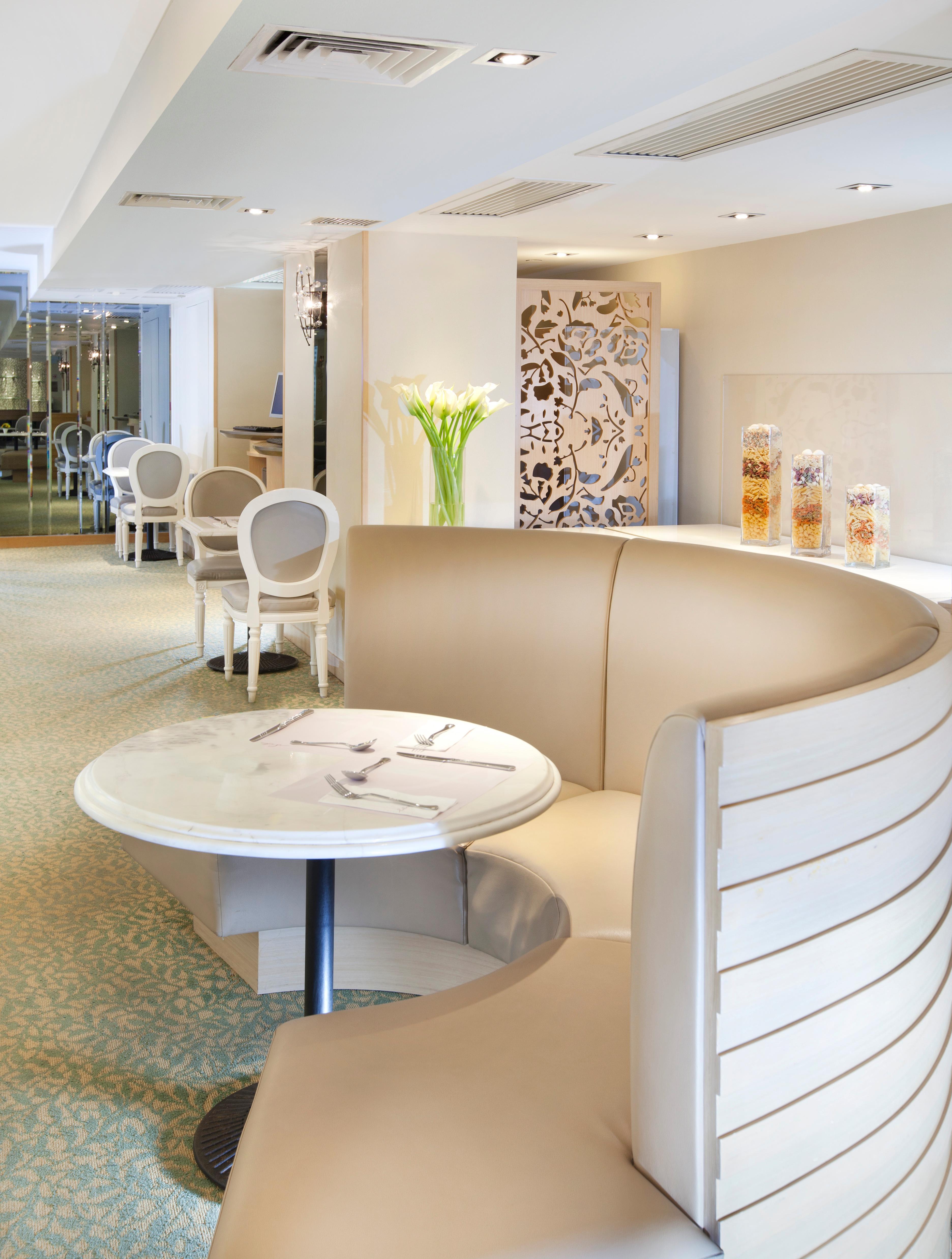 Silka Seaview Hotel Хонконг Екстериор снимка