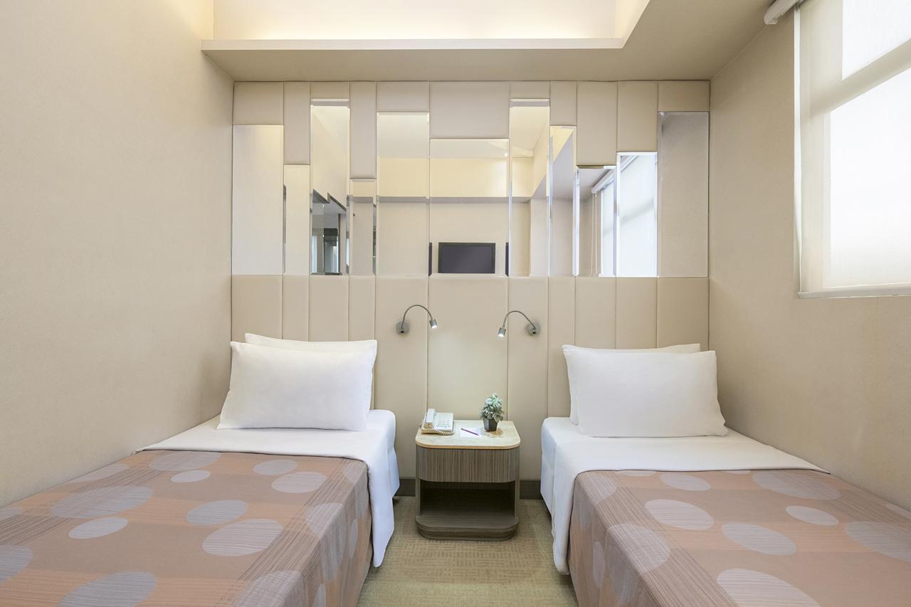 Silka Seaview Hotel Хонконг Екстериор снимка