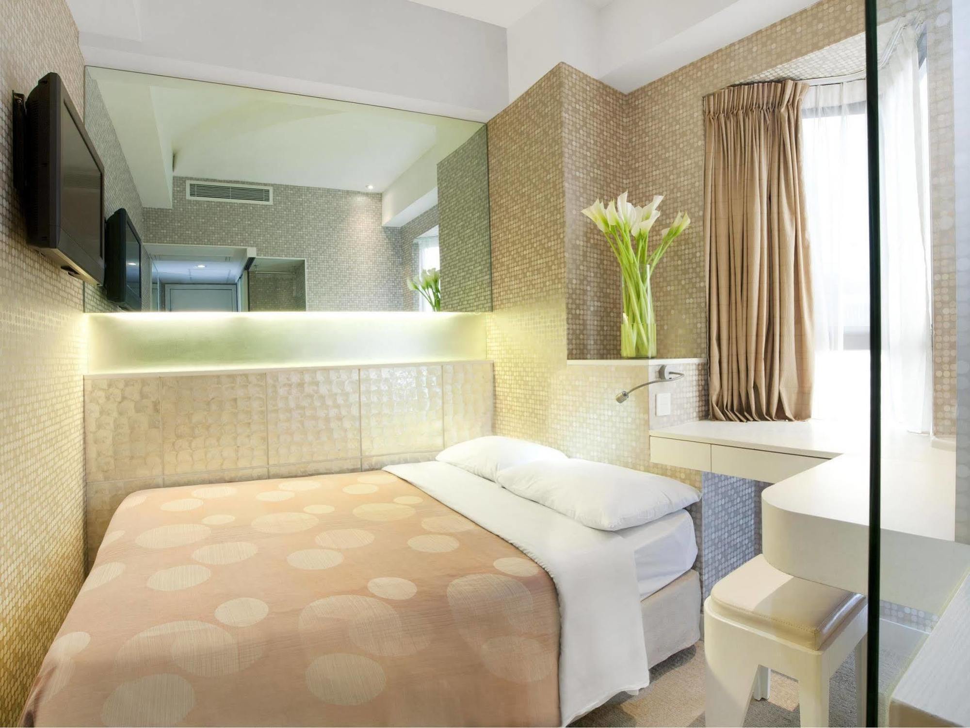 Silka Seaview Hotel Хонконг Екстериор снимка
